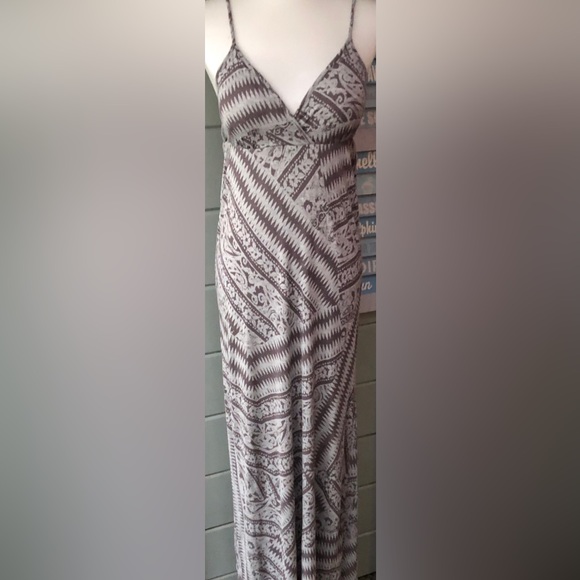 Jessica Simpson grey Aztec print maxi dress w/padded cups & racer back M 🎉SALE - Picture 15 of 15